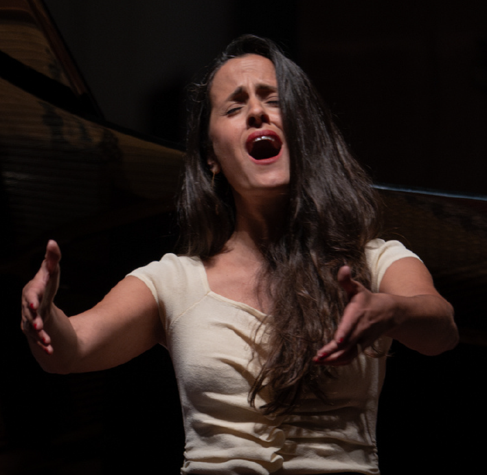 Aixa Figini Singing