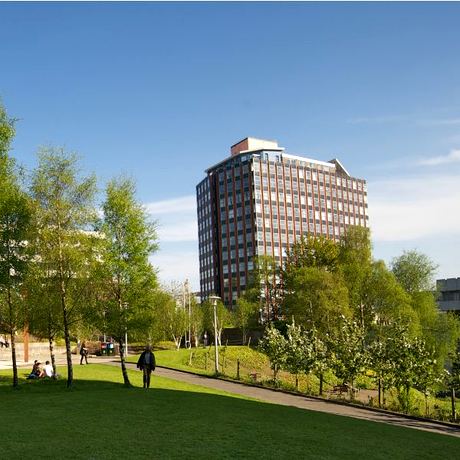 University of Strathclyde Glasgow written in black text on white background with university crest