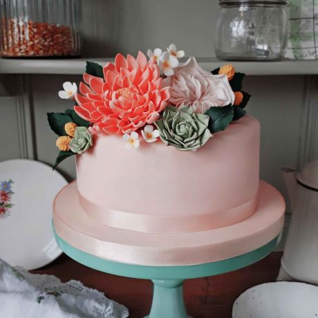 Botanical cake decorating