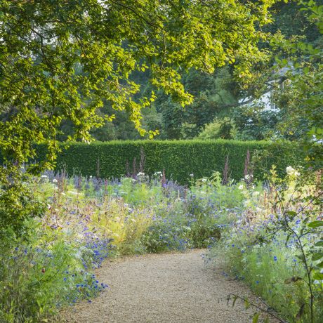 Digging with the pen: Introduction to garden writing