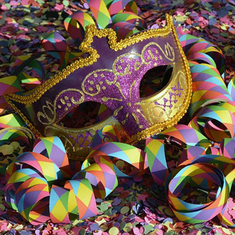 Masquerade mask and confetti - Image by annca from Pixabay