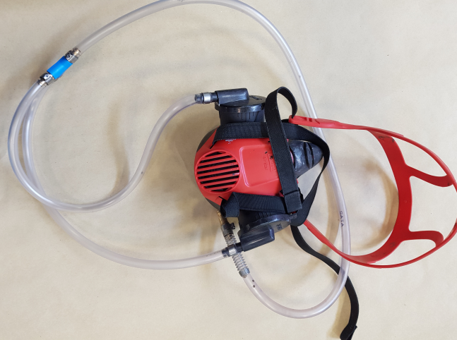 Red Air-fed spray mask with hoses