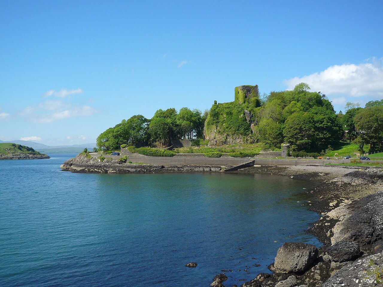 By Timo Newton-Syms from Helsinki, Finland & Maidenhead, Berkshire, UK - Dunollie Castle, CC BY-SA 2.0, https://commons.wikimedia.org/w/index.php?curid=73009667