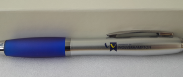 Crested pen