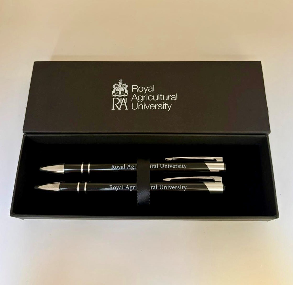 gold pen