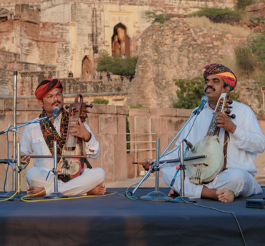 Dara Khan and Ikhlas Khan performing